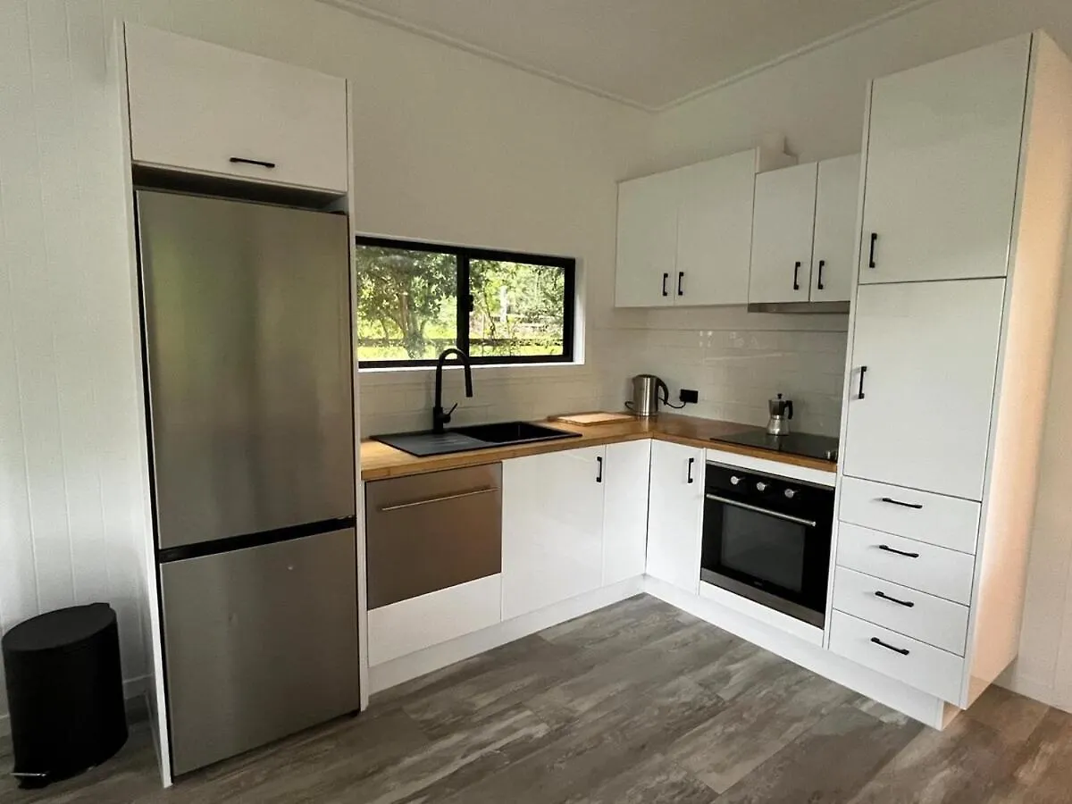 Apartment Cute And Cosy 1 Bedroom Cabin Mooloolah